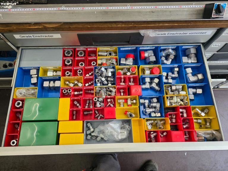 Verschraubungen und Adapter